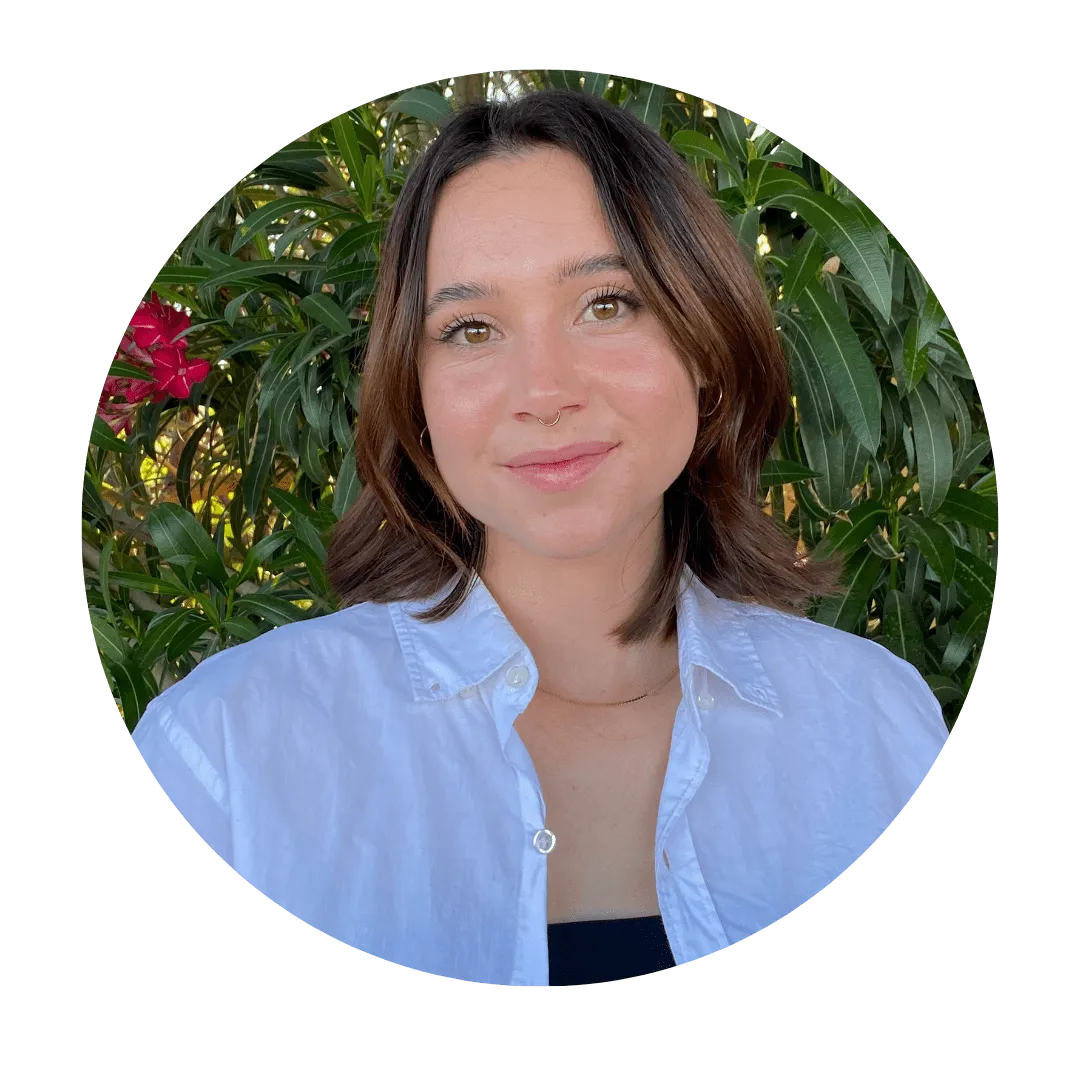 Sage Argyros (she/they), LMSW